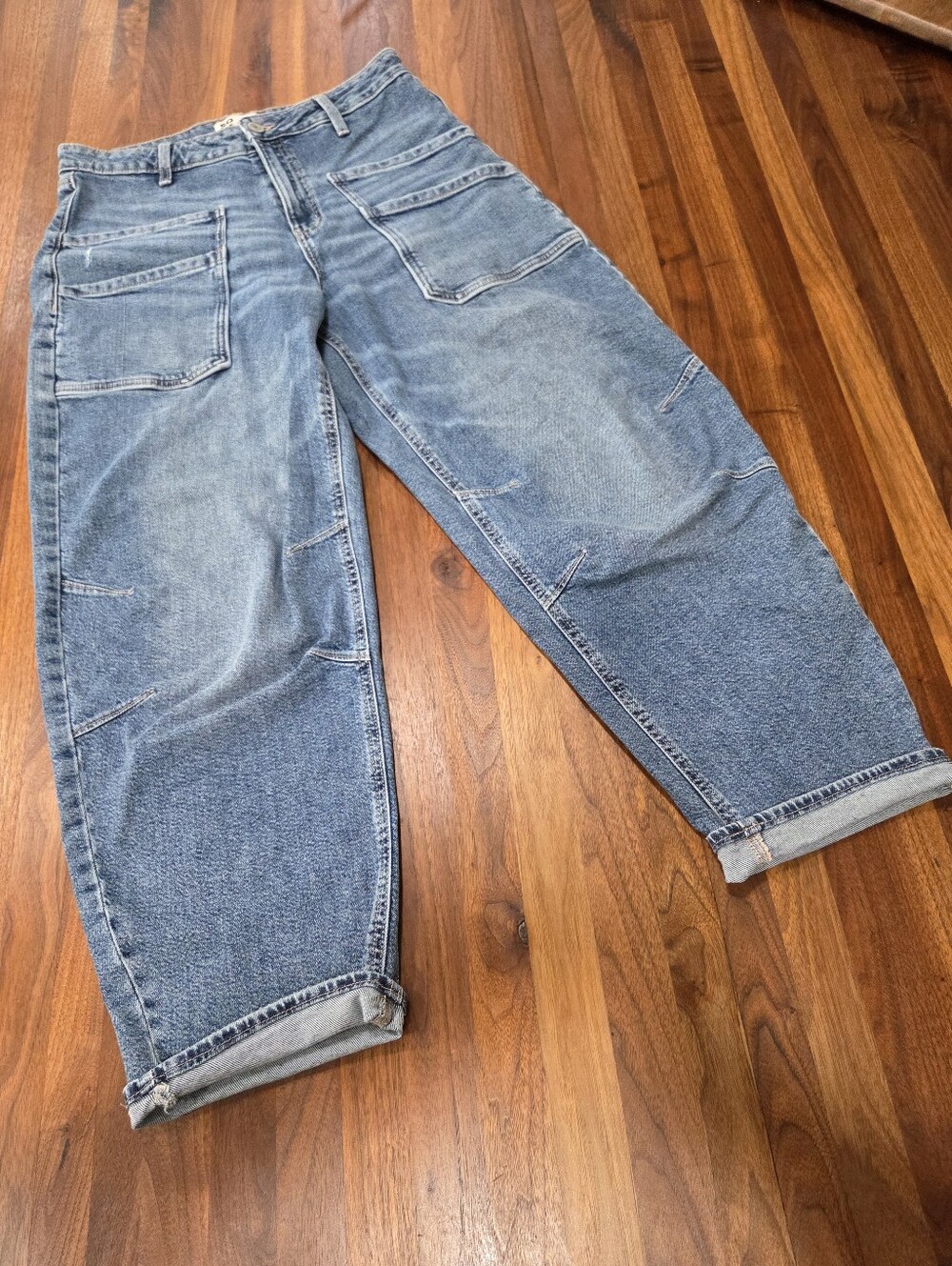 SO Juniors  High Rise Barrel Jeans Front Patch Pockets Darted Knee Detail 13/31W
